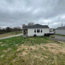 Building Photo - 612 Million St