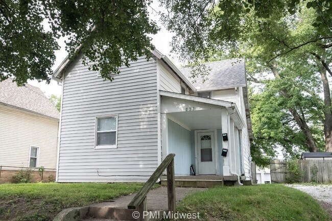 Building Photo - 831 S Webster St