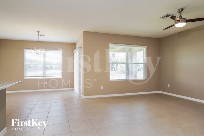 Building Photo - 1110 NW 24th Pl