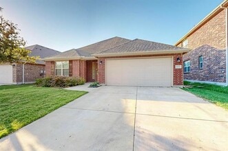 Building Photo - 4728 Meadow Green Trail