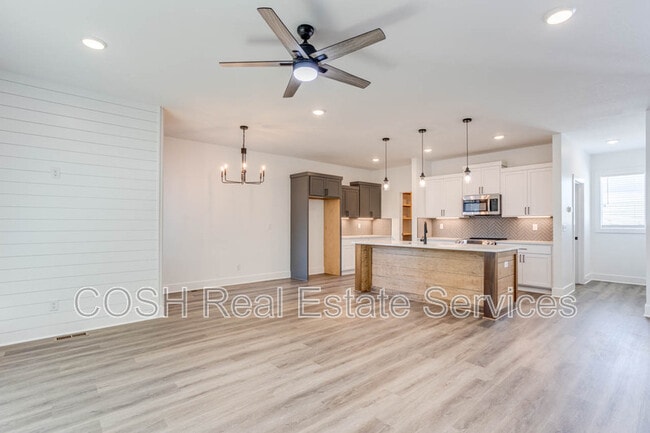Building Photo - 8537 W 37th St N