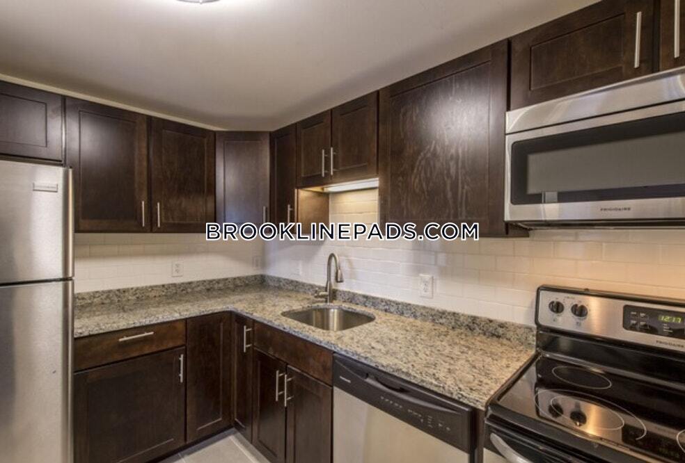 Primary Photo - 1111 Beacon St