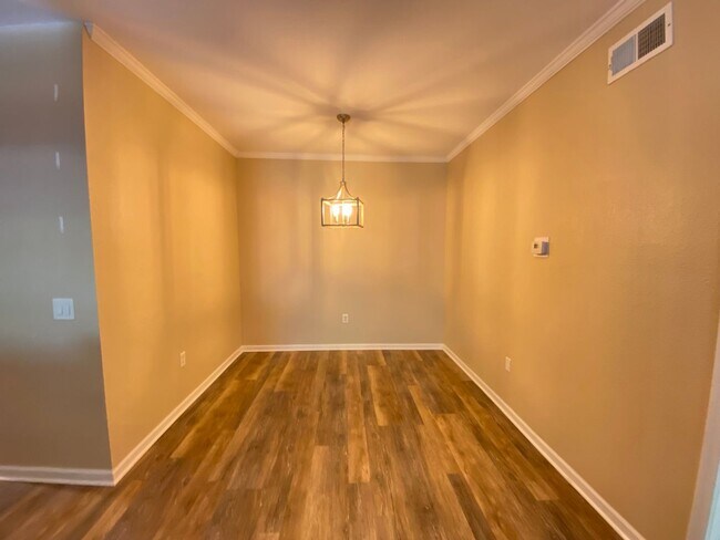 Foto del edificio - 1223 Arbor Lakes Cir