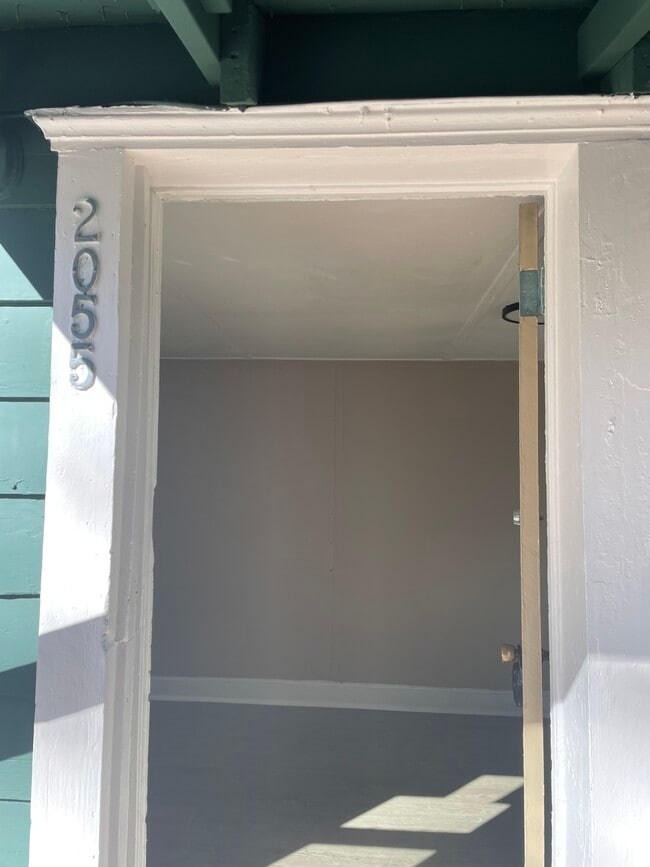 Building Photo - 2053 Monroe St