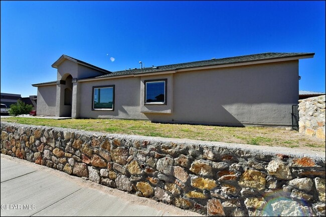 Foto del edificio - 14945 Tierra Escape Ave