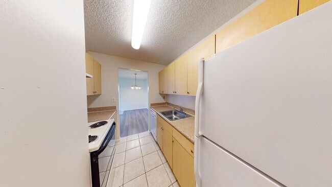 Foto del edificio - 2BD/1BA Condo  **First Floor & Water Included**