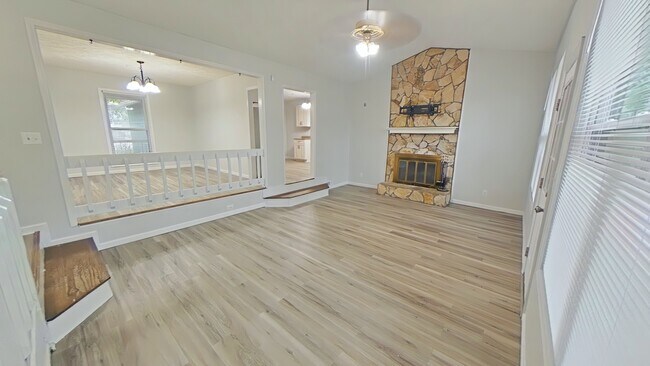 Building Photo - 5521 Deep Hollow Ct