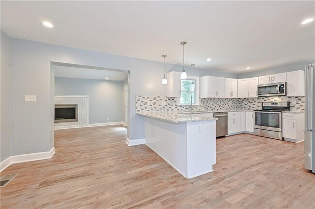 Foto del edificio - 1421 Thunderwood Ct SW