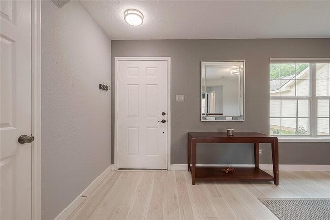 Foto del edificio - 15251 Weeping Cedar Ln