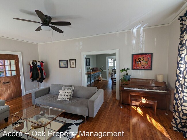 Building Photo - 3 br, 2.5 bath House - 218 Dacian Ave