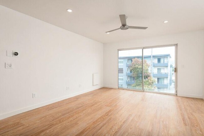 Foto del edificio - Modern Condo with Large Patio in Adams Point