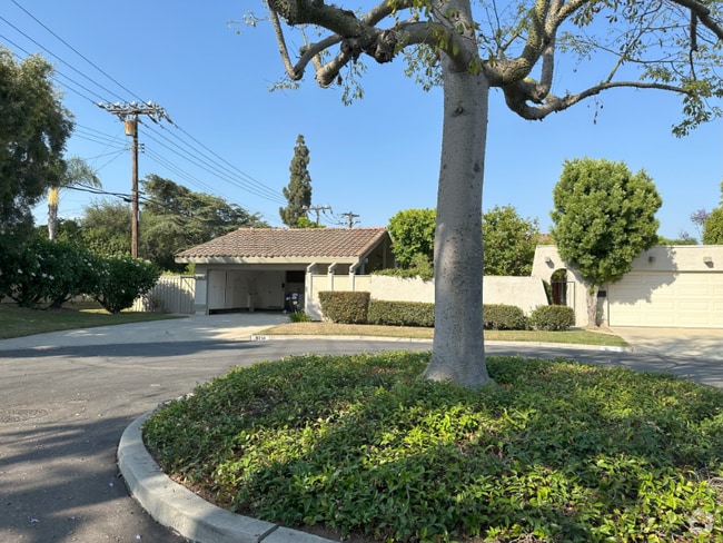 Building Photo - 3014 Persimmon Pl