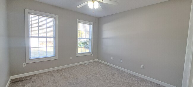 Foto del edificio - 215 Buck Run Dr