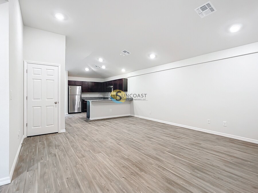 Foto principal - 123 Lomond Dr