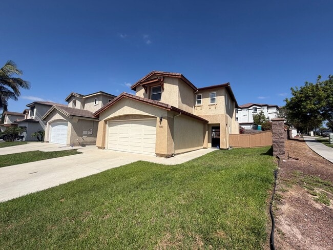 Building Photo - 1683 Falcon Peak St
