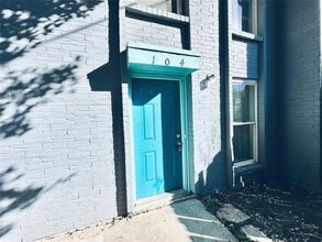 Building Photo - 3822 Southway Dr