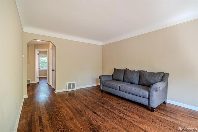 Foto del edificio - 4355 Elmwood Ave