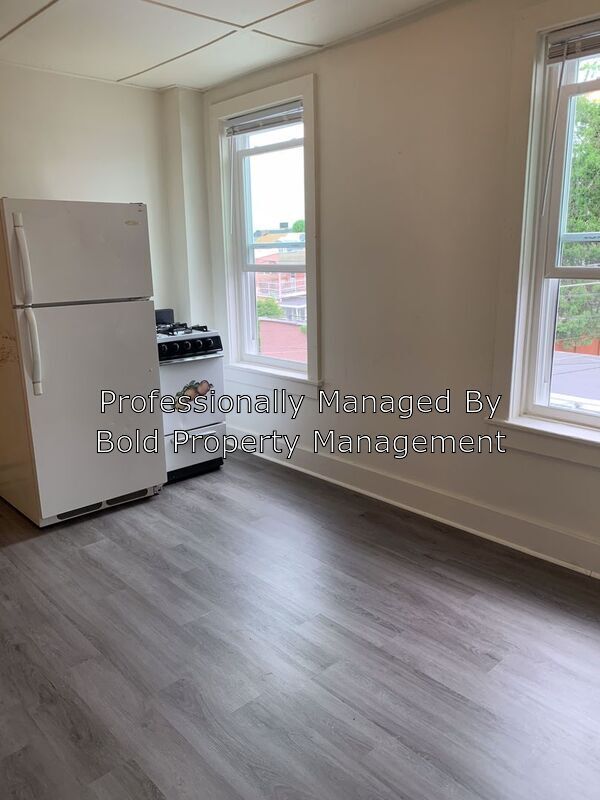 Building Photo - Studio Apartment