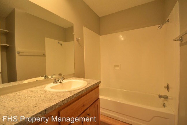 Building Photo - 2 br, 1 bath House - 630 W Edgewood St