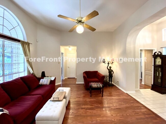 Foto del edificio - 13706 Morningbluff Dr