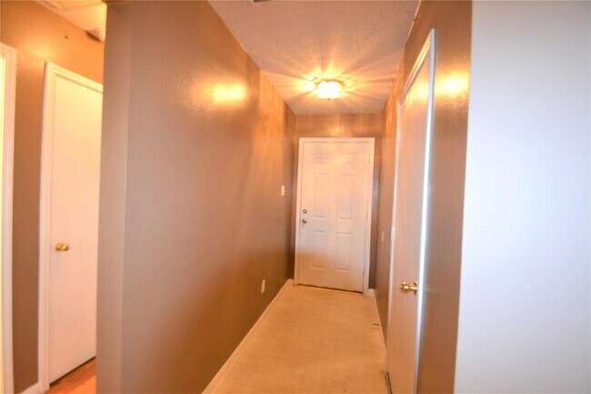 Building Photo - 5126 Riverwood Dr