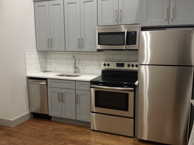 Foto del edificio - 133 Menahan St