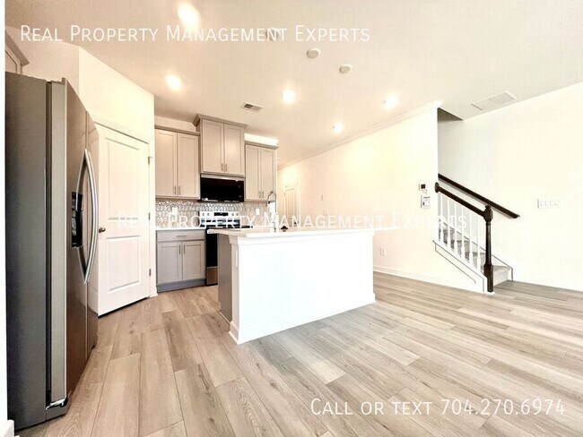 Foto del edificio - 8029 Hidden Spgs Trl