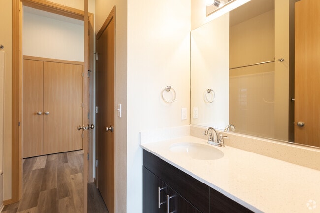1BR,1BA-900SF - Town View Apartments
