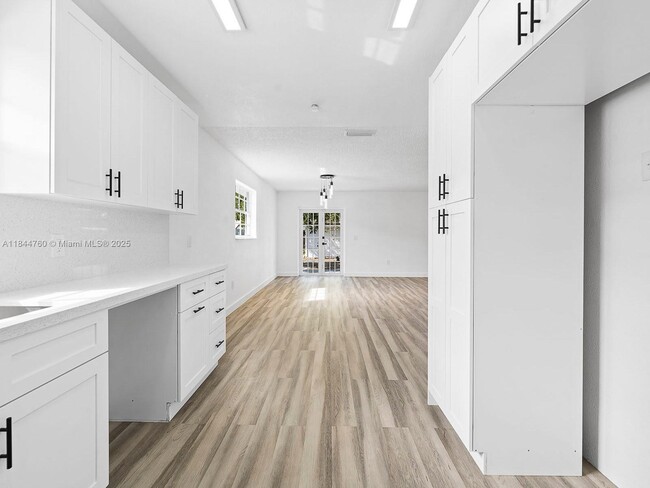 Foto del edificio - 139 NE 17th St