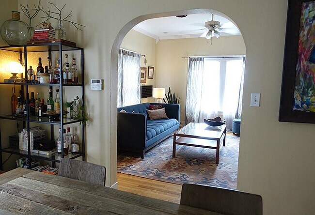 Foto del edificio - 2223 Singleton St