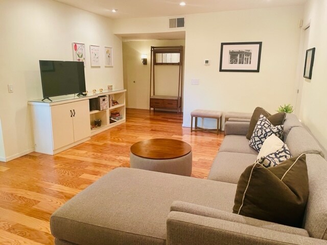 Foto del edificio - 702 Park Ave