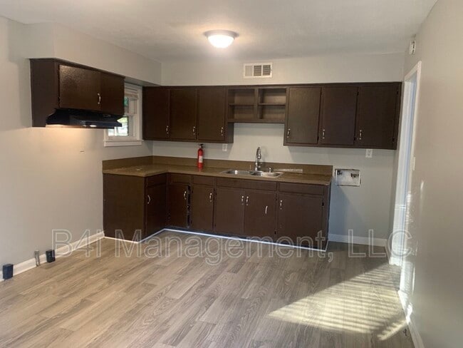Building Photo - 1045 Enoch Dr