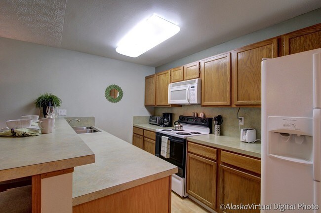 Building Photo - 740 W 47th Ave