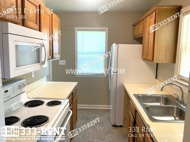 Building Photo - 9812 E 69th St