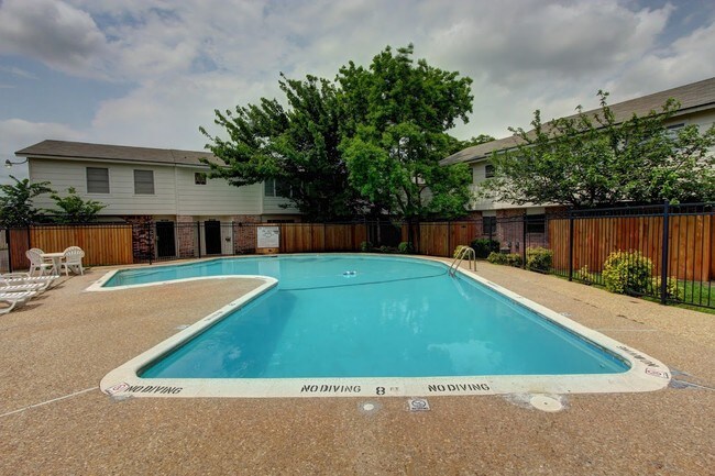 Foto del edificio - 5901 Edmond Ave