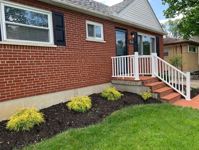 Building Photo - 3893 Mantell Ave