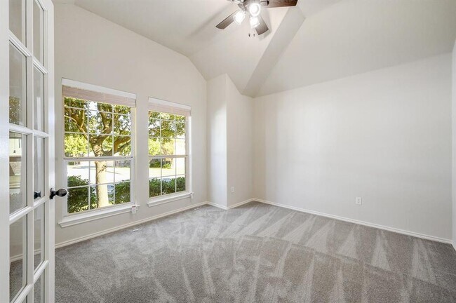 Building Photo - 2713 Barefoot Ln
