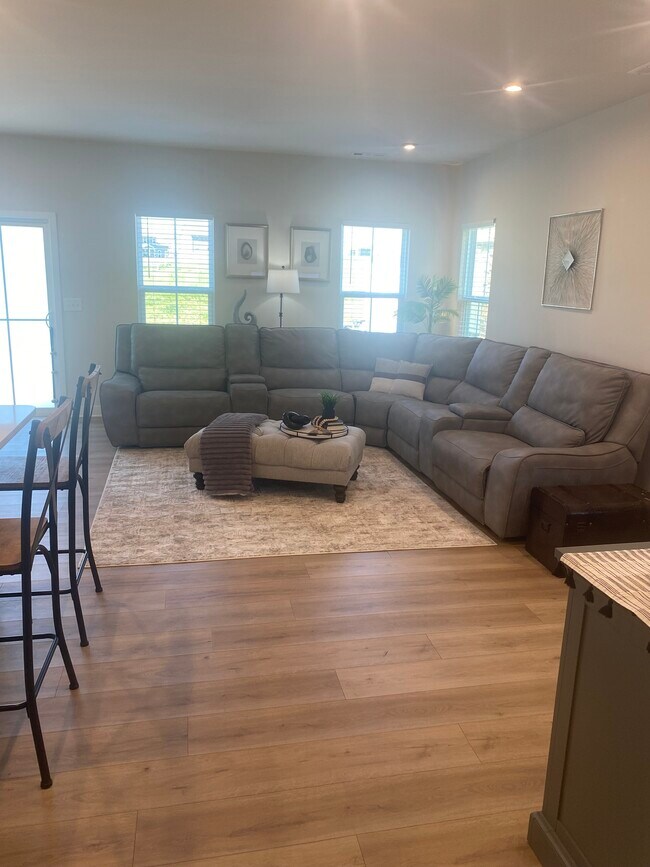 Sala de estar - 211 Pryor Dr