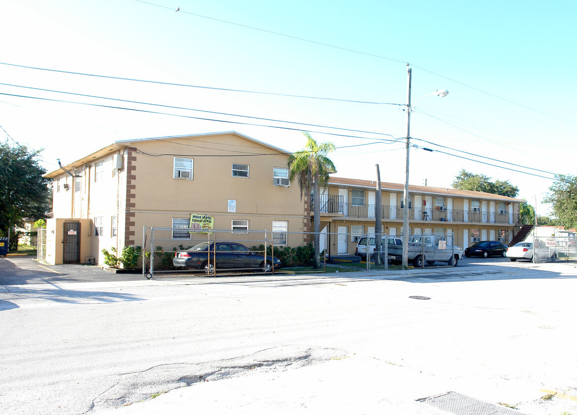 Primary Photo - 56th Street Apartments