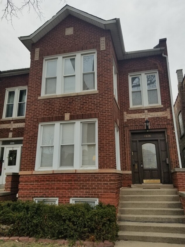 1124 S Lombard Ave Unit 1, Oak Park, IL 60304 Room for Rent in Oak Park, IL
