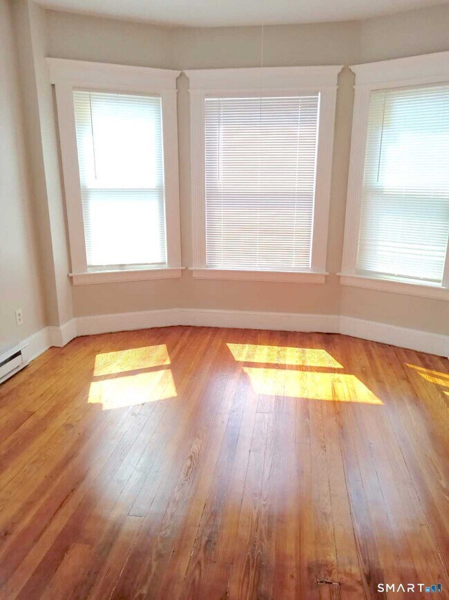 Foto del edificio - 121 Lounsbury St