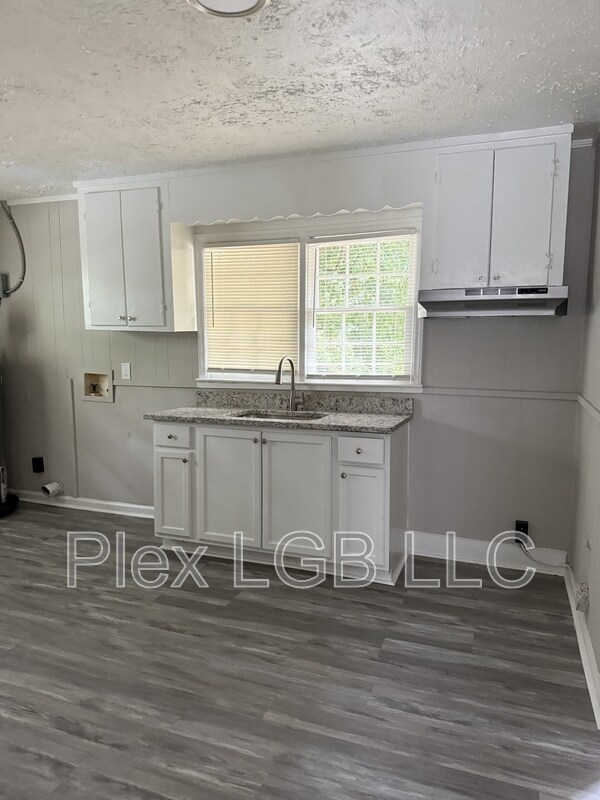 Foto del edificio - 100 Oak Ln