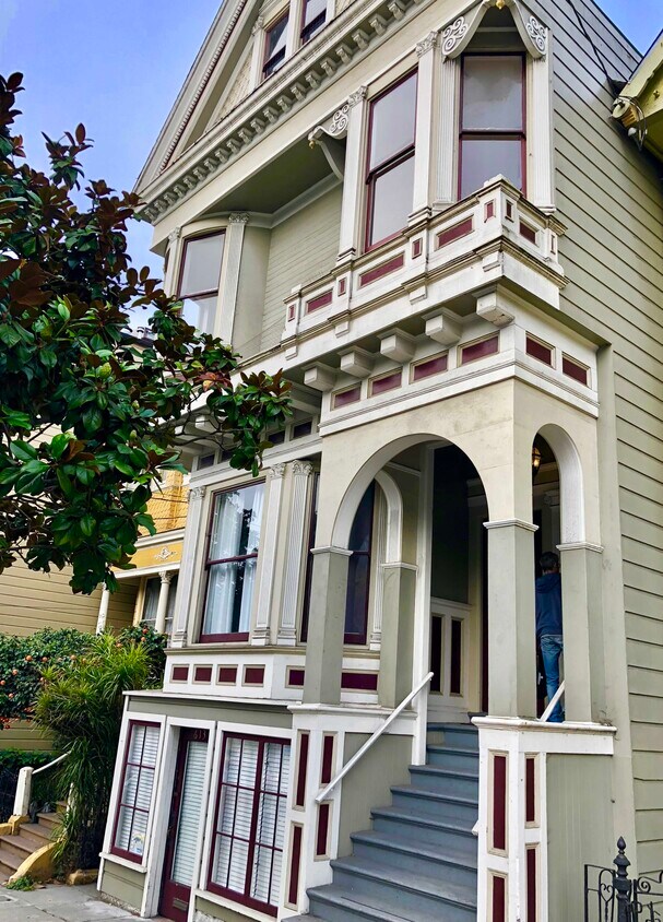 Primary Photo - 613 Baker St