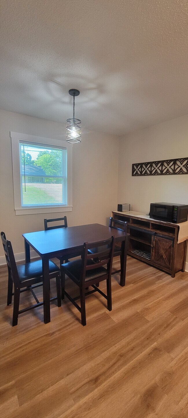 Foto del edificio - 405 Blyth Rd