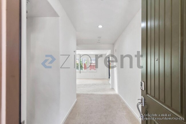 Building Photo - Unit