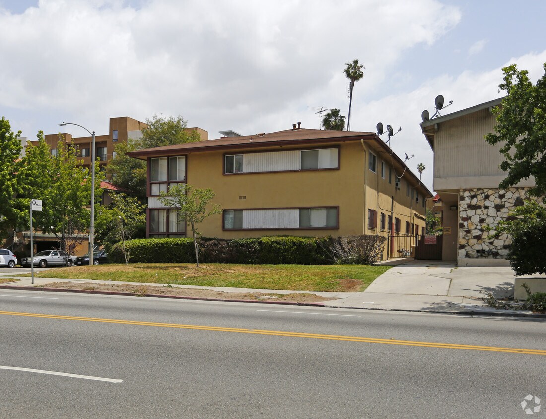 Foto del edificio - 4430 W 4th St