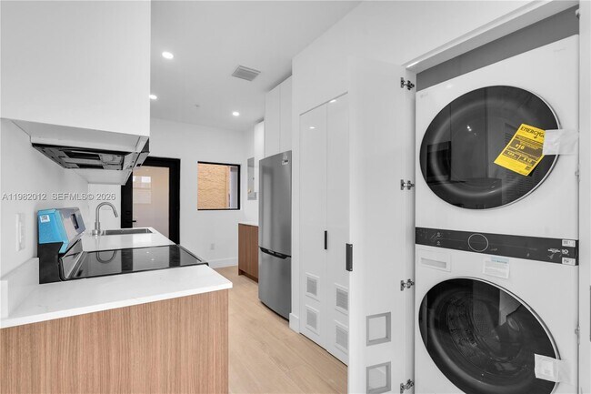 Foto del edificio - 1037 NW 2nd St