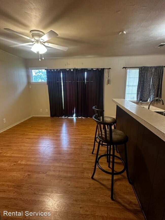 Building Photo - 3 br, 1.5 bath House - 1401 Lamar Ave