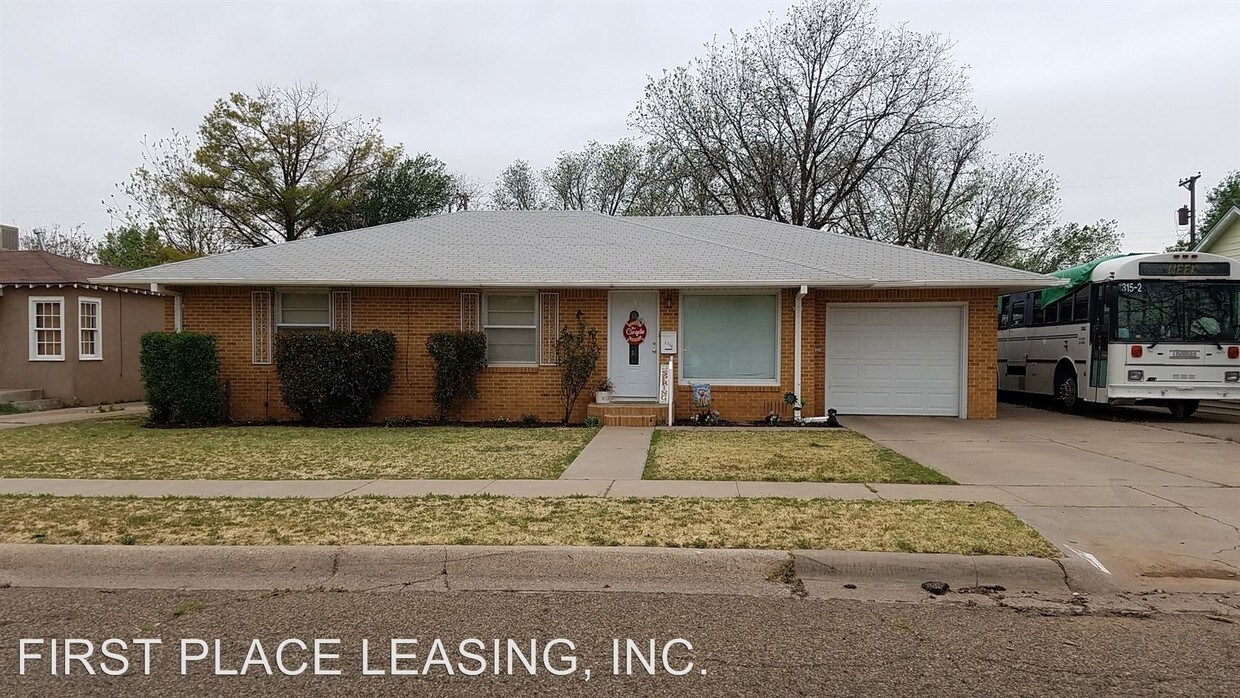 Primary Photo - 3 br, 2 bath House - 2216 Axtell St.