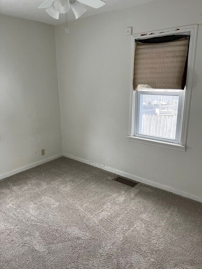 Building Photo - 2 br, 1 bath House - 2023 8th Ave North